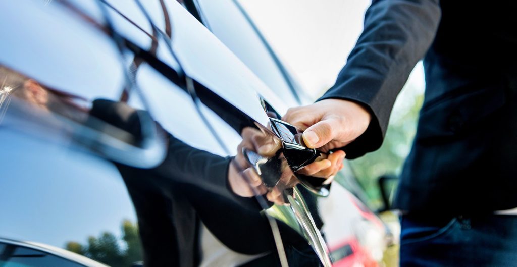 Best Cab Services That Track Your Flight, Simply Switch!